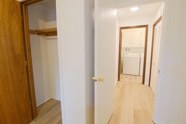 Building Photo - 3 bedroom 2 bathroom duplex in South Eugene!
