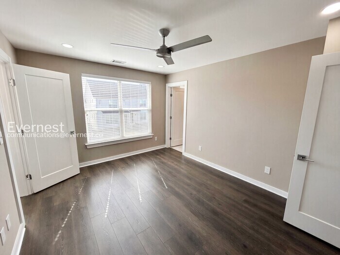 Building Photo - 305 Jeffries Wy