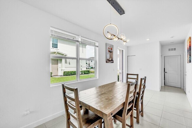 Building Photo - 235 SE Woodbark St