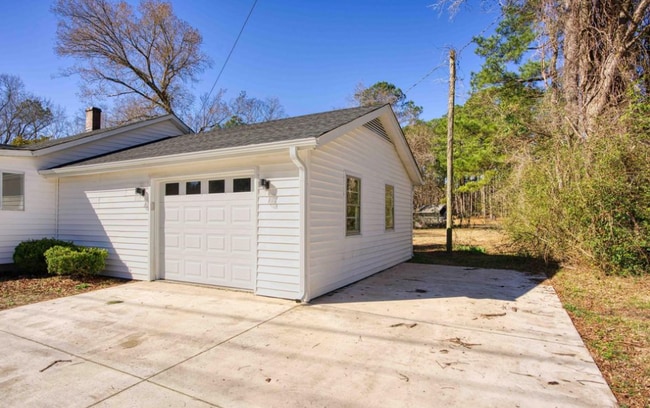 Building Photo - "Charming 3-Bedroom Home on Wilmington Hig...