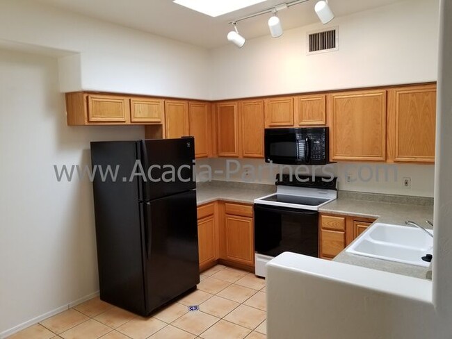 Building Photo - 3 Bedroom/2 Bath in Gated Community