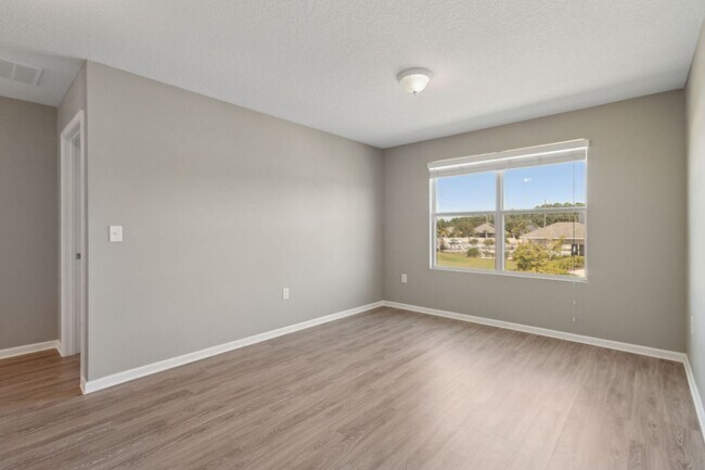 Building Photo - Spacious 5-Bedroom Home  – Prime Amelia Co...