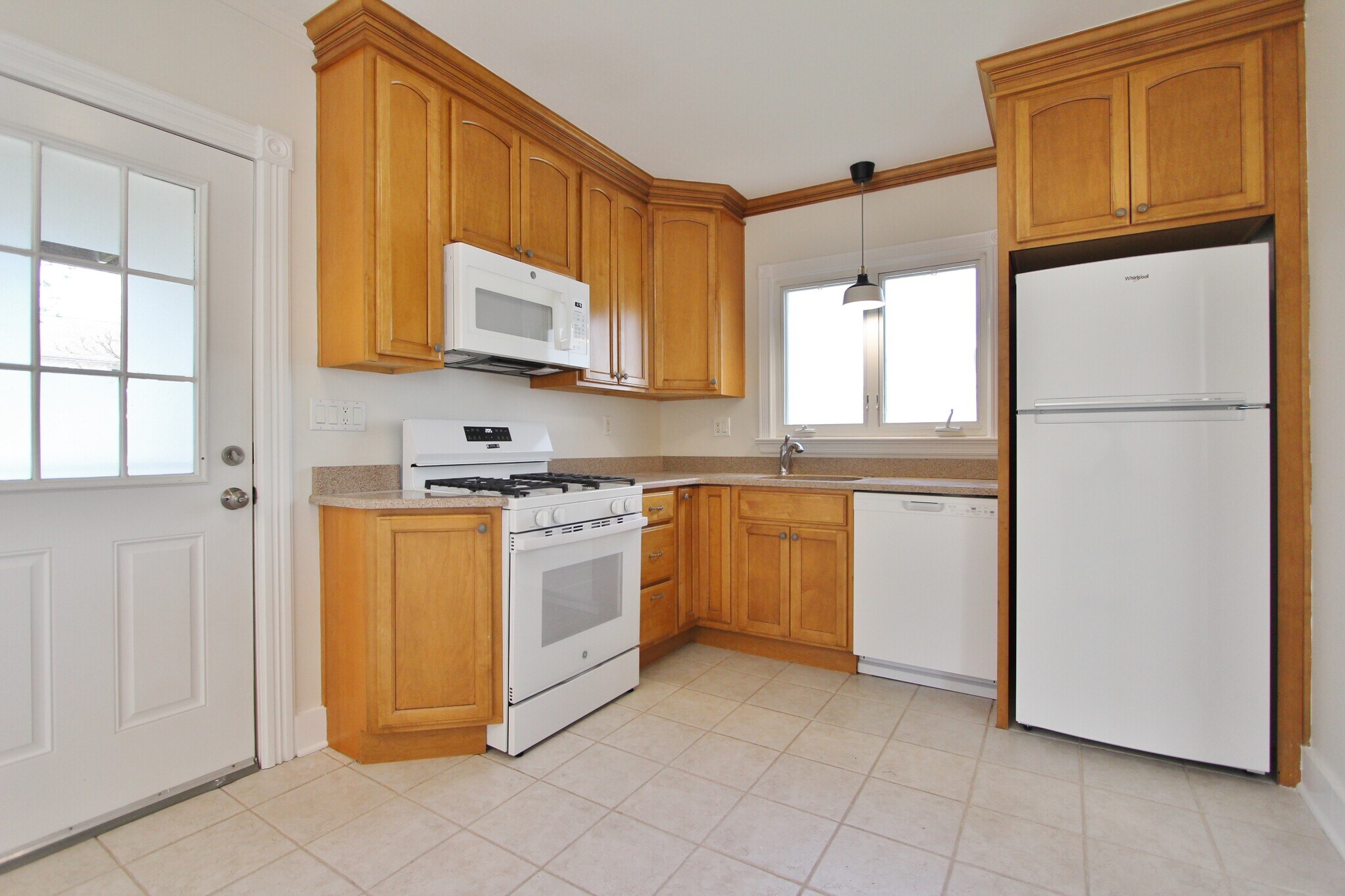 Kitchen - New Appliances - 552 Cumberland St