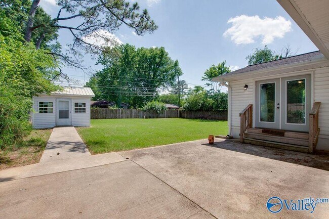 Building Photo - 213 Drake Ave SW