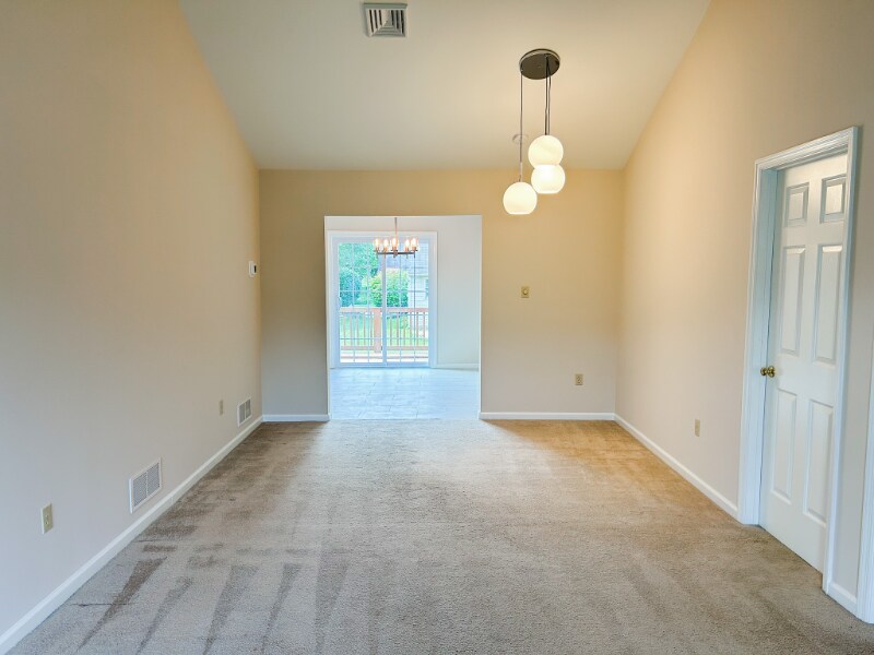 Building Photo - 21 Oakgrove Ln