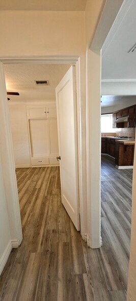 Building Photo - 626 Charlana Dr