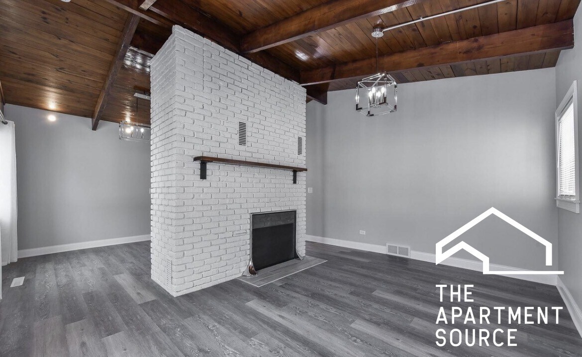 Building Photo - 702 Hammerschmidt Ave