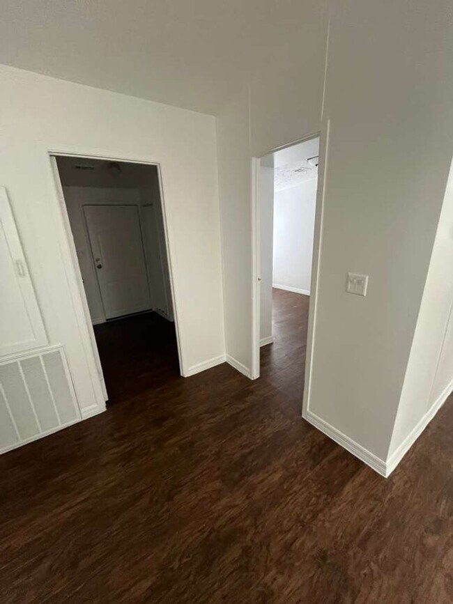 Building Photo - Large 4 bedroom 2 bathroom mobile home