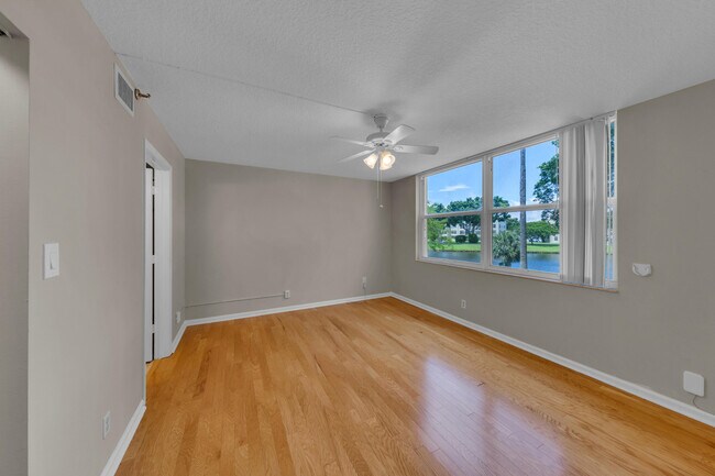 Building Photo - 14623 Bonaire Blvd