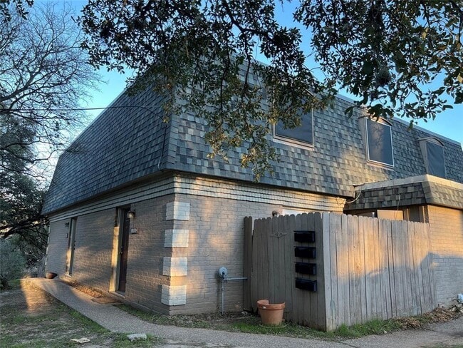 Building Photo - 2306 Barton Village Cir