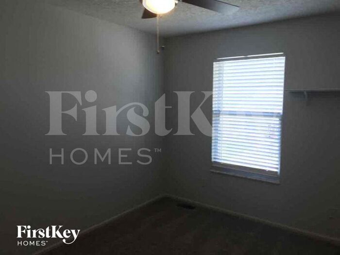 Building Photo - 609 River Moss Dr