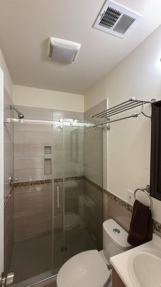 Building Photo - 4167 Ridge Ave