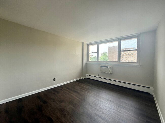 Building Photo - 1301 N Harrison St
