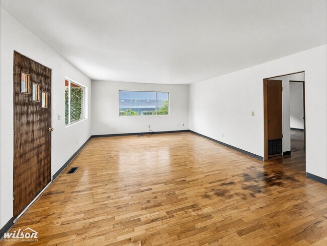 Building Photo - 904 S 48th Ave