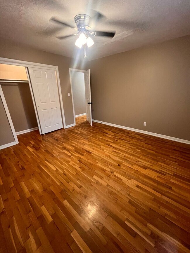 Building Photo - 3 bedroom 2 bathroom located near MSU