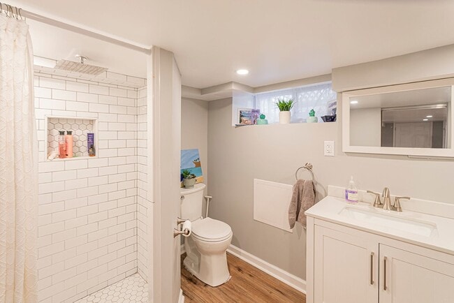 Building Photo - Fitler Square Three Bed Home