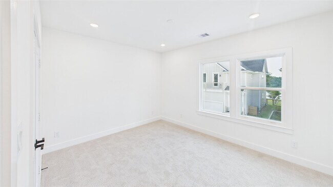 Building Photo - 9606 Valeca Dr
