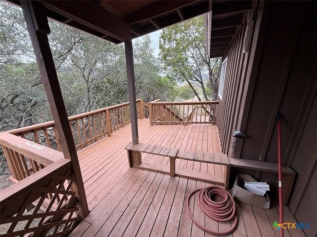 Building Photo - 827 Contour Dr