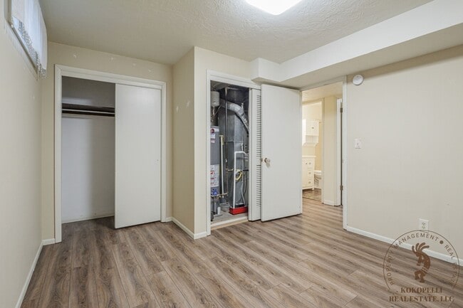 Building Photo - 1043 Lakeside Dr