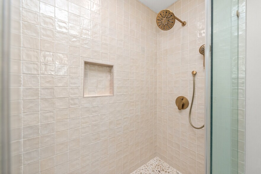 Building Photo - 2474 Barbara Dr