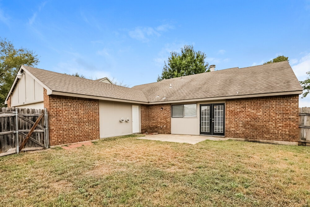 Building Photo - 1385 Southridge Dr