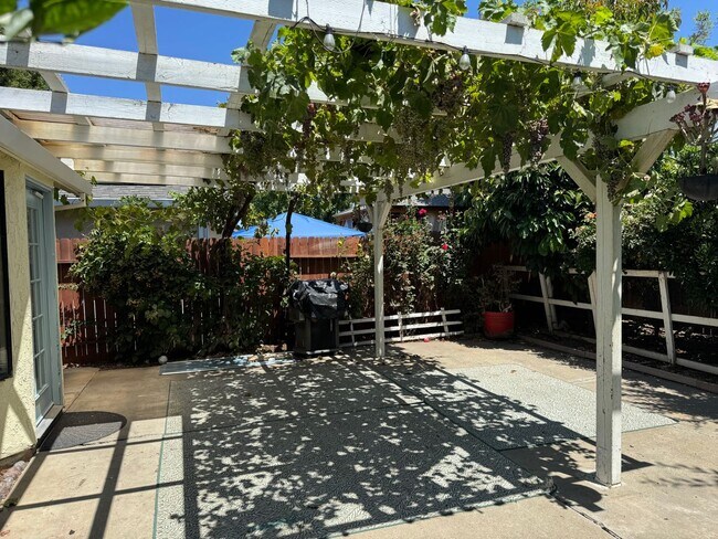 Building Photo - 2940 Candido Dr