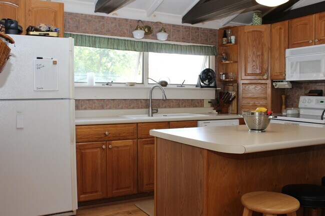 Building Photo - 318 Paradise Dr