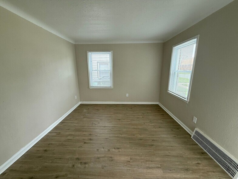 Building Photo - 14118 Evergreen Rd