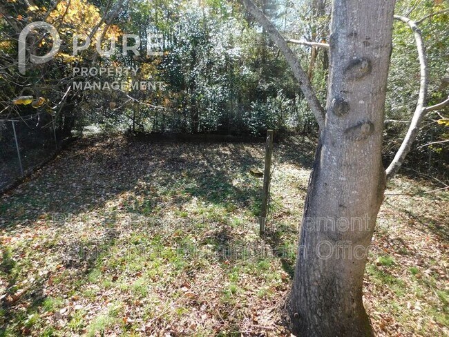 Building Photo - 117 22nd Ave NE