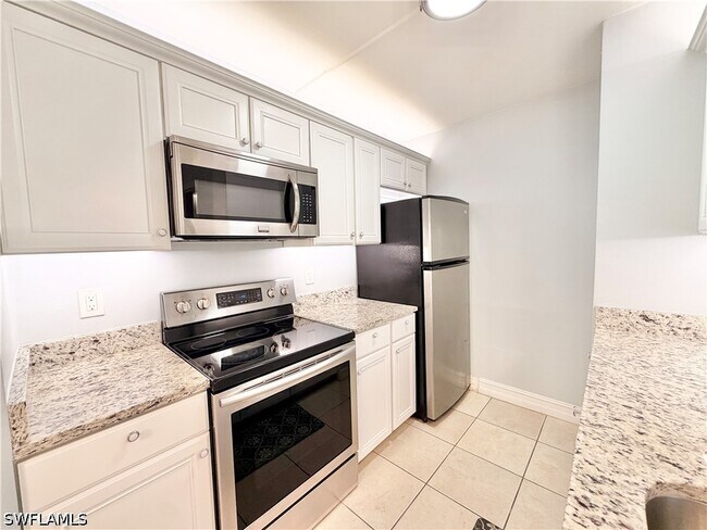 Building Photo - 150 Santa Clara Dr