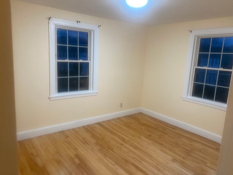 Building Photo - 6 Southmere Rd