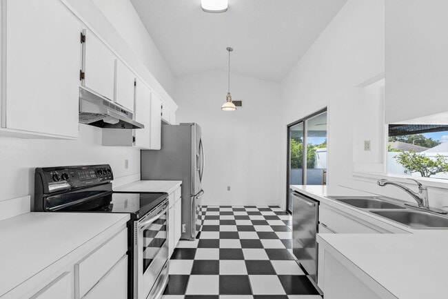 Building Photo - 809 Kara Cir