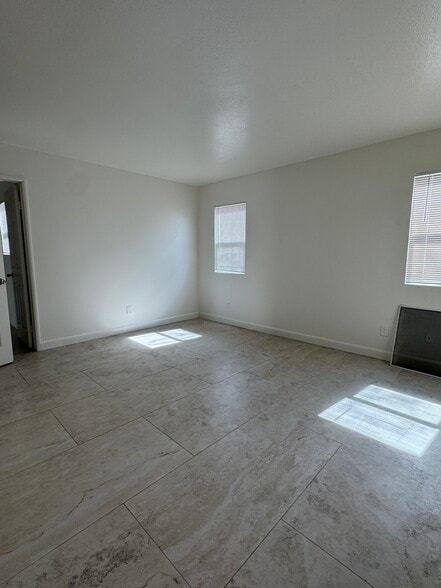 Building Photo - 15503 Venice Ln