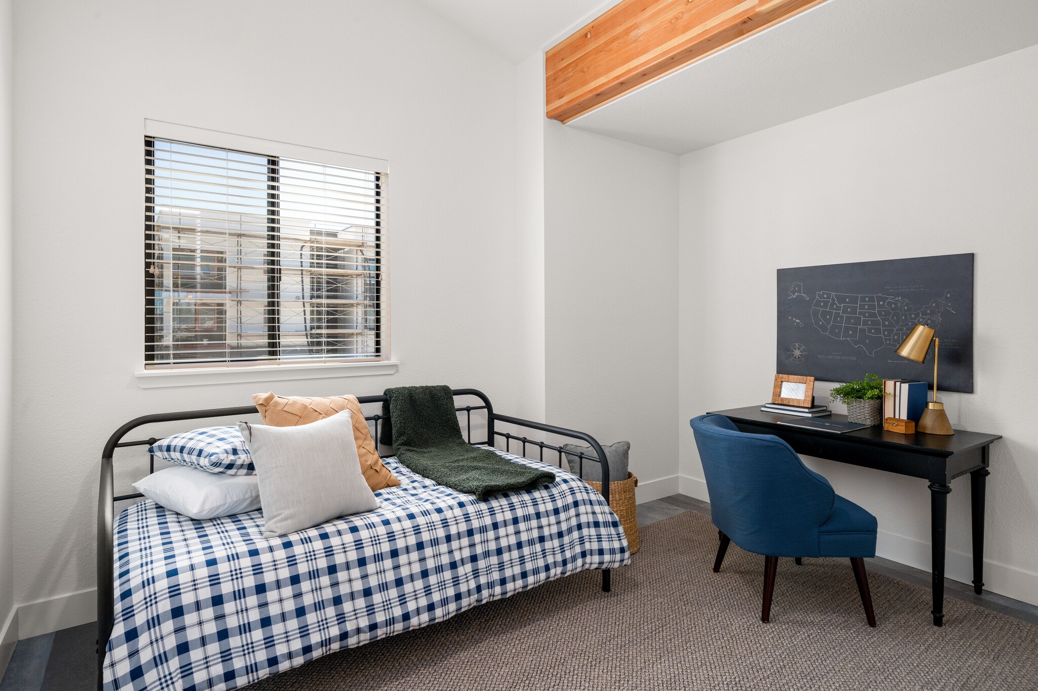 Building Photo - 1887 Notre Dame Blvd