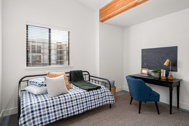 Building Photo - 1887 Notre Dame Blvd