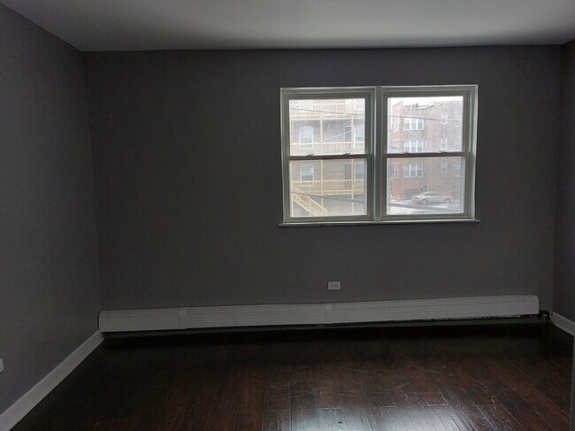 Building Photo - 5037 S Drexel Blvd