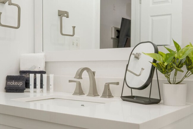 Building Photo - 10343 E County Hwy 30A