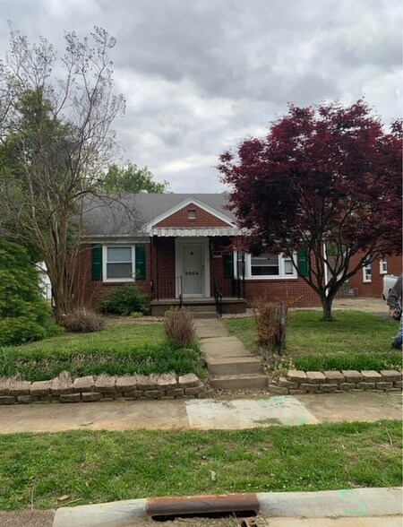 Primary Photo - 2004 Oak Ave