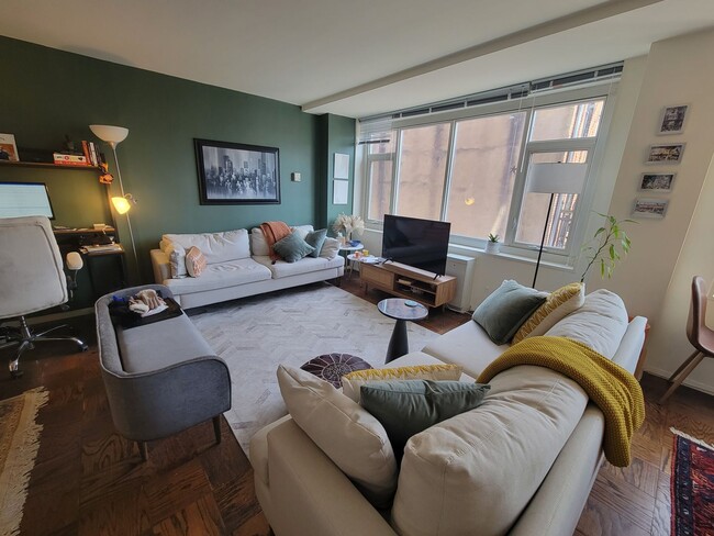 Building Photo - One Block from Dupont Circle!