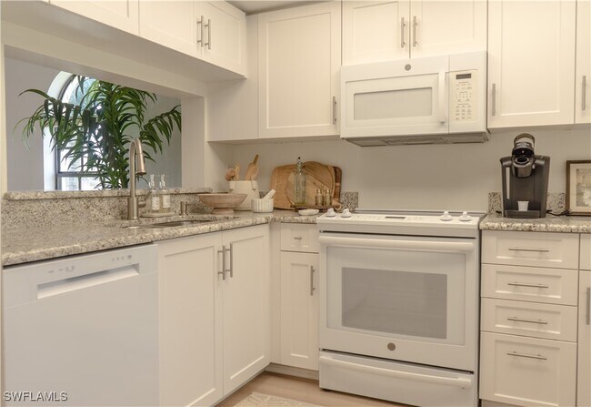 Building Photo - 265 Deerwood Cir