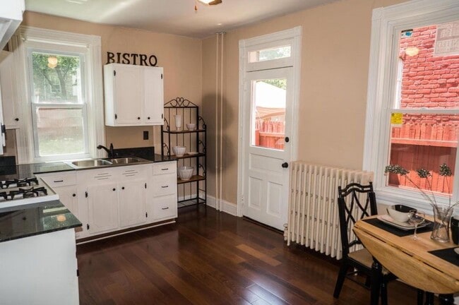 Building Photo - 512 E Fulton St