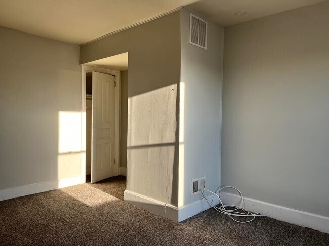 Building Photo - 1832 Green St