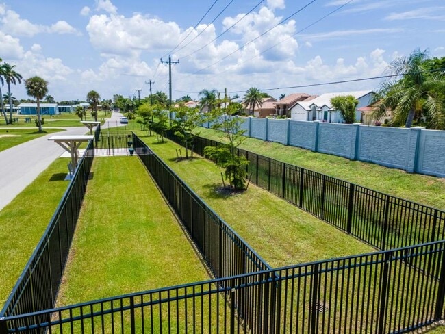 Building Photo - 11596 Palm Dr