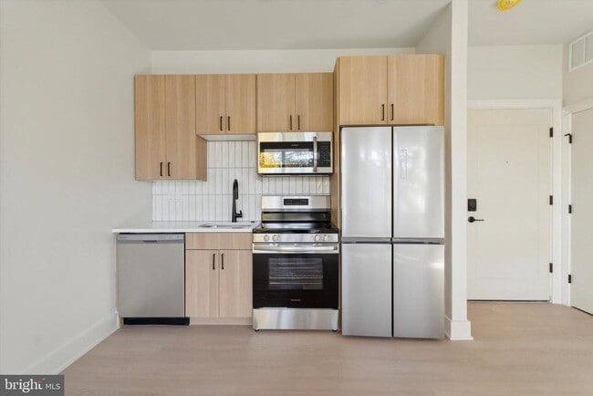 Building Photo - 5521 Wayne Ave