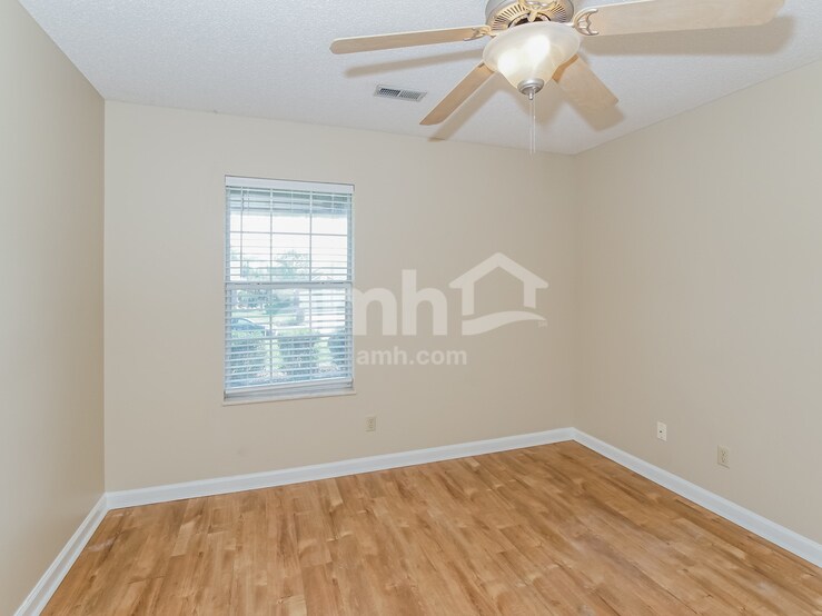 Building Photo - 1245 Edinburgh Dr