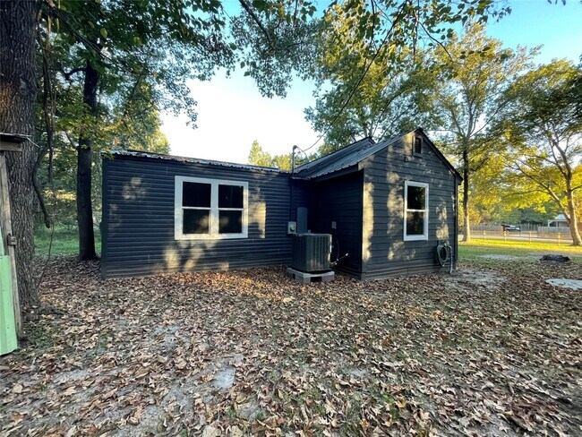 Building Photo - 10928 L&M Rd