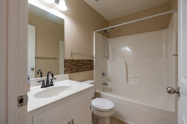 Building Photo - 102 Brandi Ct