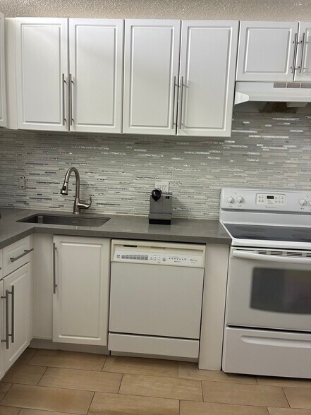 Building Photo - 5300 NE 24th Ter