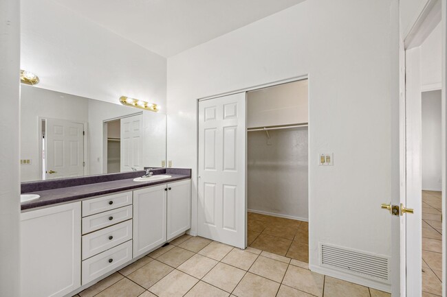 Building Photo - 4 bedroom home in Central Tucson
