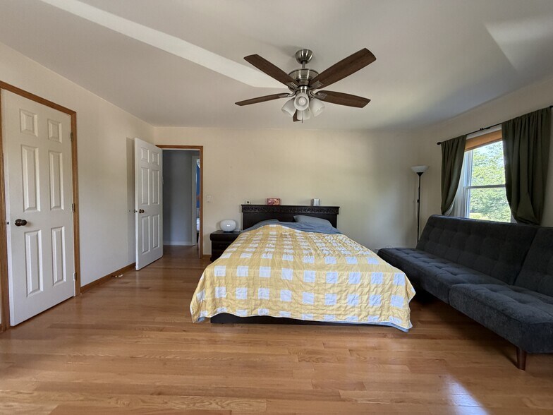 Building Photo - 361 Chicory Ln